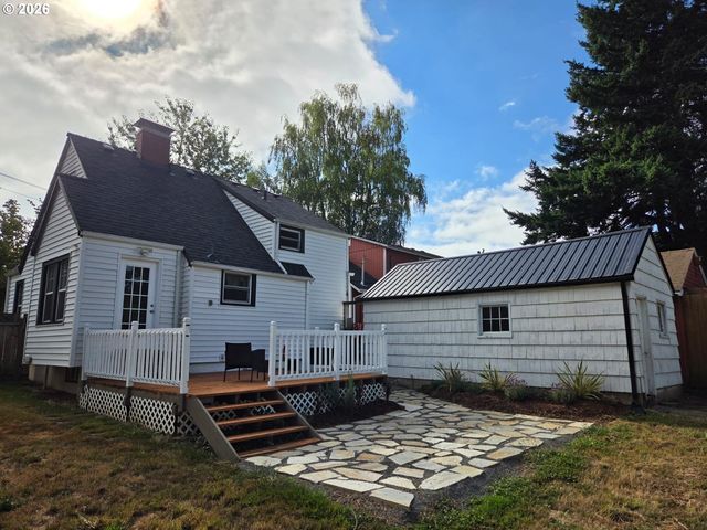 415 Se ROBERTS Ave, Gresham, OR 97080