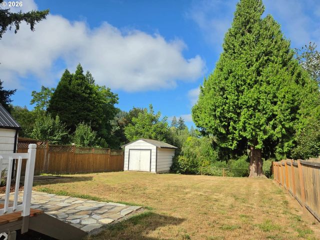 415 Se ROBERTS Ave, Gresham, OR 97080