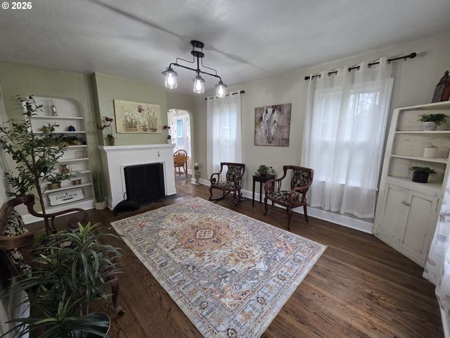415 Se ROBERTS Ave, Gresham, OR 97080