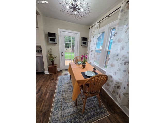 415 Se ROBERTS Ave, Gresham, OR 97080