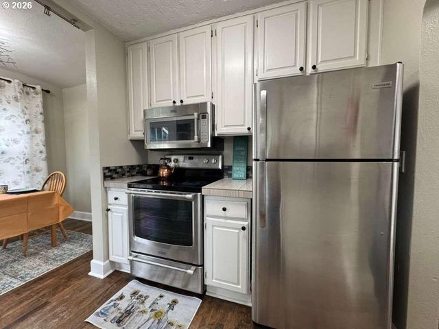 415 Se ROBERTS Ave, Gresham, OR 97080