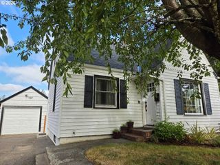 415 Se ROBERTS Ave, Gresham, OR 97080