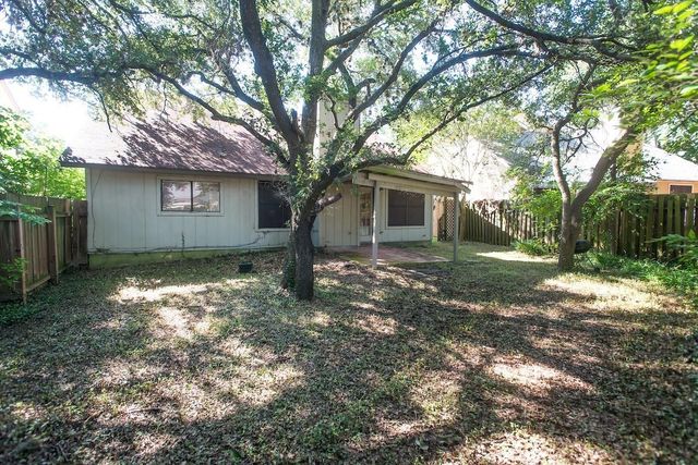 8202 Los Ranchos DR, Austin, TX 78749