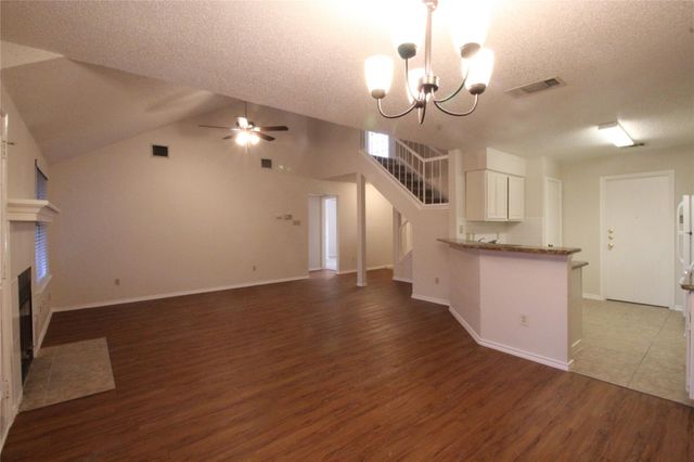 8202 Los Ranchos DR, Austin, TX 78749