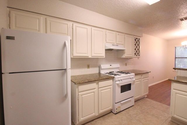 8202 Los Ranchos DR, Austin, TX 78749