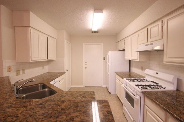 8202 Los Ranchos DR, Austin, TX 78749