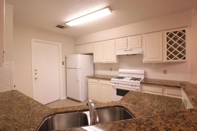 8202 Los Ranchos DR, Austin, TX 78749