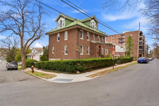 128 Parkway N, Yonkers, NY 10704