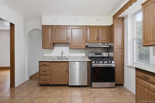 128 Parkway N, Yonkers, NY 10704