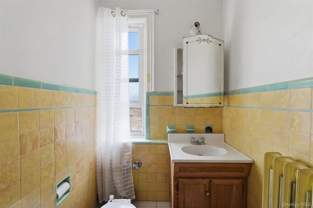 128 Parkway N, Yonkers, NY 10704