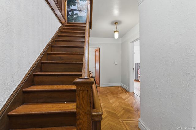 128 Parkway N, Yonkers, NY 10704