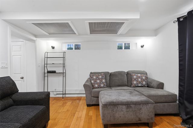 128 Parkway N, Yonkers, NY 10704