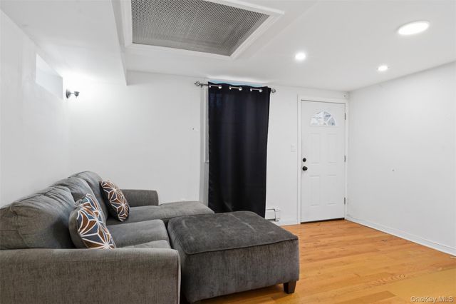 128 Parkway N, Yonkers, NY 10704