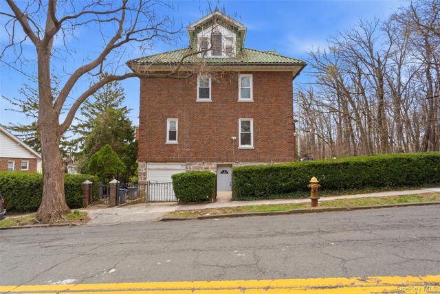 128 Parkway N, Yonkers, NY 10704