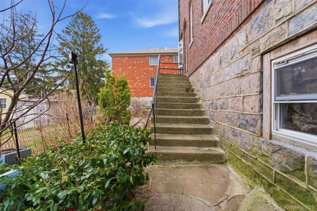 128 Parkway N, Yonkers, NY 10704