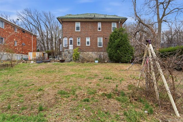 128 Parkway N, Yonkers, NY 10704