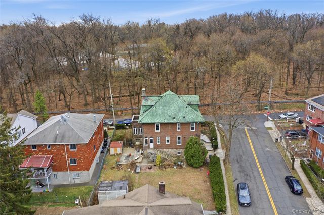 128 Parkway N, Yonkers, NY 10704