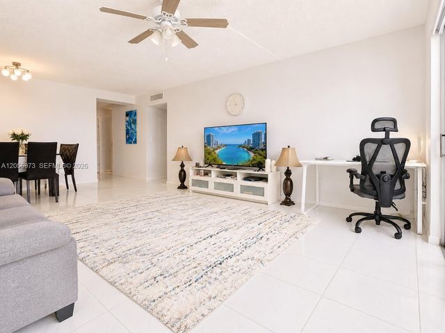 301 NE 14th Ave 507, Hallandale Beach, FL 33009