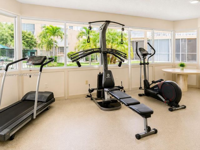 301 NE 14th Ave 507, Hallandale Beach, FL 33009