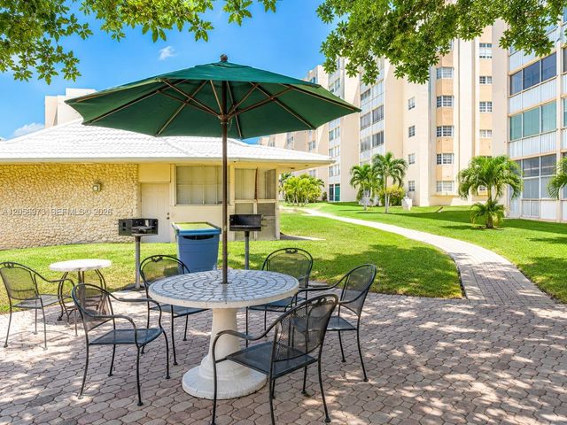 301 NE 14th Ave 507, Hallandale Beach, FL 33009