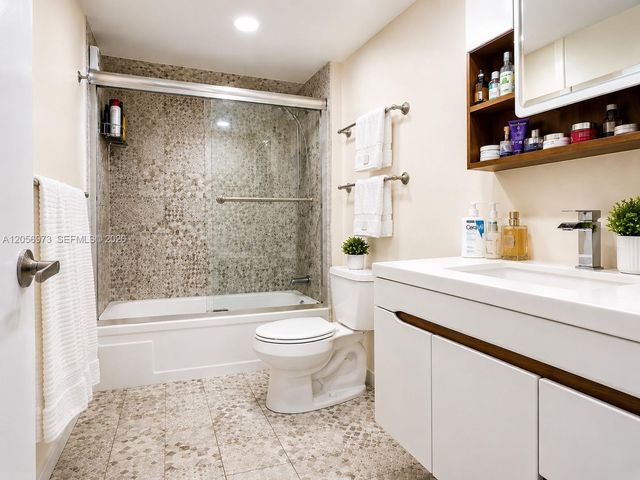 301 NE 14th Ave 507, Hallandale Beach, FL 33009