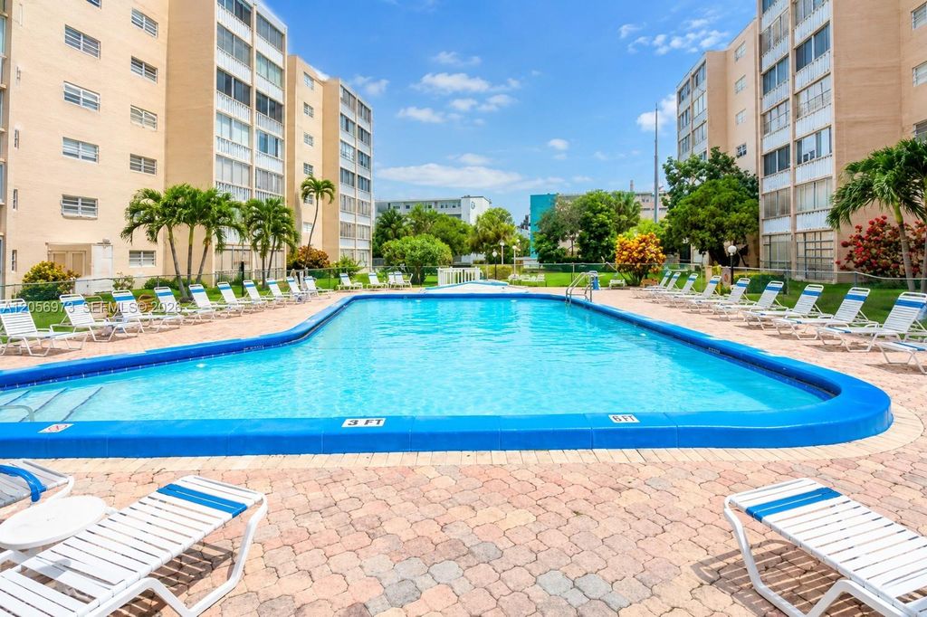 301 NE 14th Ave 507, Hallandale Beach, FL 33009
