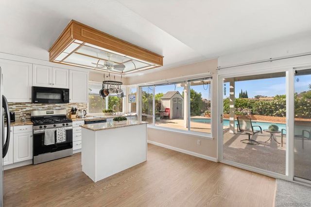 7986 Merrington Pl, San Diego, CA 92126