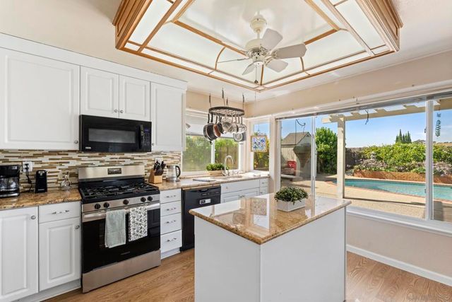 7986 Merrington Pl, San Diego, CA 92126