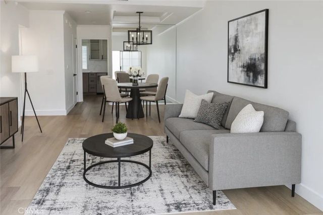 5145 Yarmouth 19, Encino, CA 91316