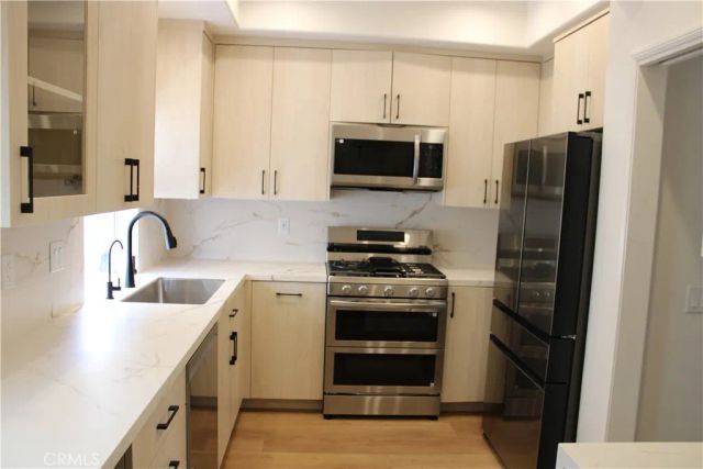 5145 Yarmouth 19, Encino, CA 91316