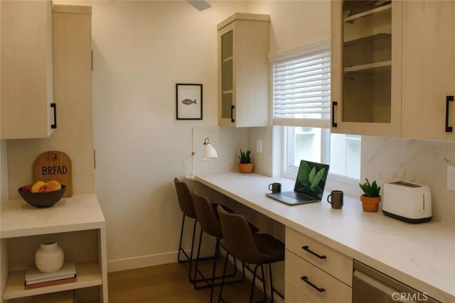 5145 Yarmouth 19, Encino, CA 91316