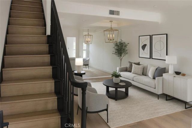 5145 Yarmouth 19, Encino, CA 91316