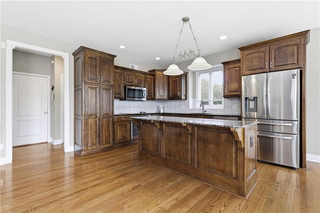 400 Bitter Creek Road, Lee's Summit, MO 64086
