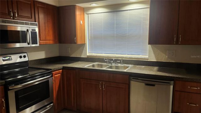 11710 WESSON CIRCLE W, Tampa, FL 33618