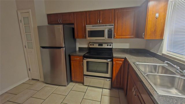 11710 WESSON CIRCLE W, Tampa, FL 33618