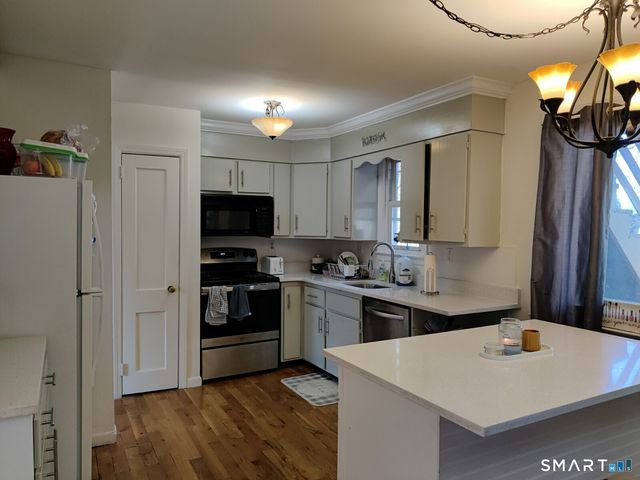 100 Loftus Circle, Bridgeport, CT 06606