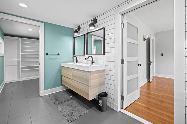 6038 Brookside Boulevard, Kansas City, MO 64113