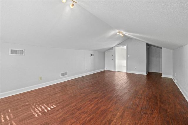 6038 Brookside Boulevard, Kansas City, MO 64113