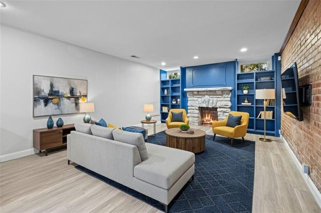 6038 Brookside Boulevard, Kansas City, MO 64113