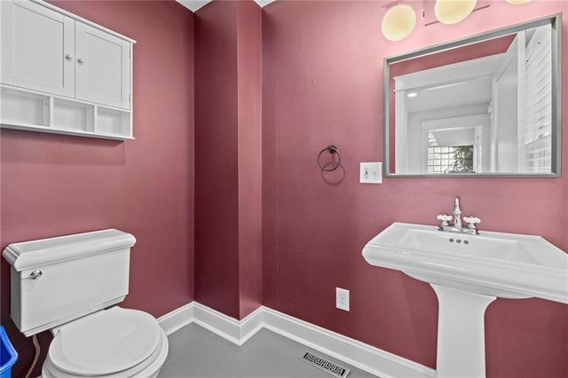 6038 Brookside Boulevard, Kansas City, MO 64113