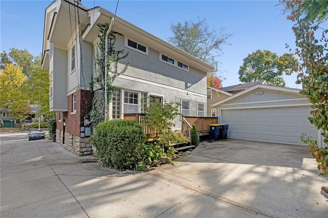 6038 Brookside Boulevard, Kansas City, MO 64113