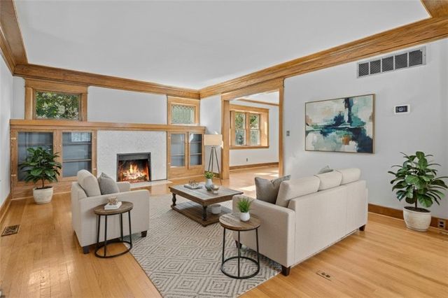 6038 Brookside Boulevard, Kansas City, MO 64113