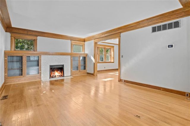 6038 Brookside Boulevard, Kansas City, MO 64113