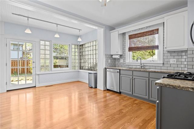 6038 Brookside Boulevard, Kansas City, MO 64113