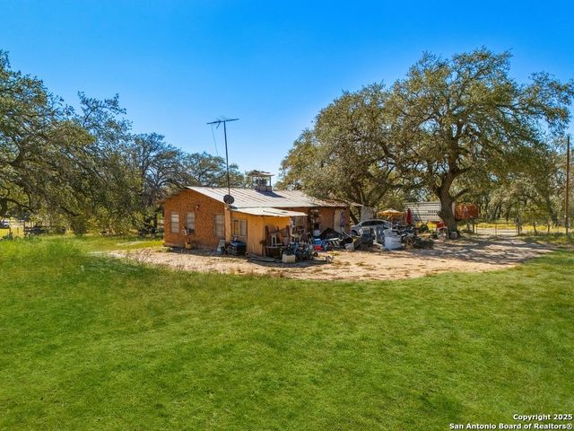 142 County Road 6719, Natalia, TX 78059