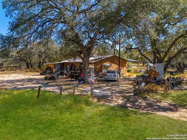 142 County Road 6719, Natalia, TX 78059