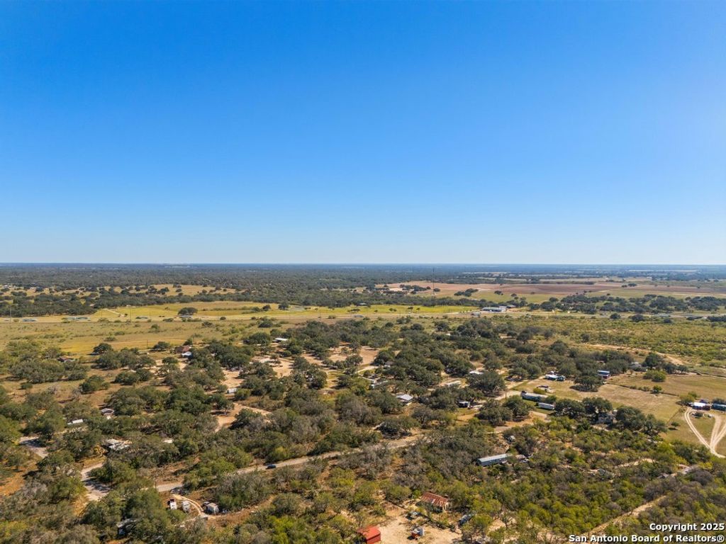 142 County Road 6719, Natalia, TX 78059