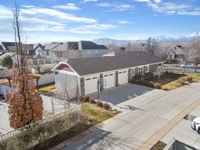 11381 S SKYLUX AVE, South Jordan, UT 84009