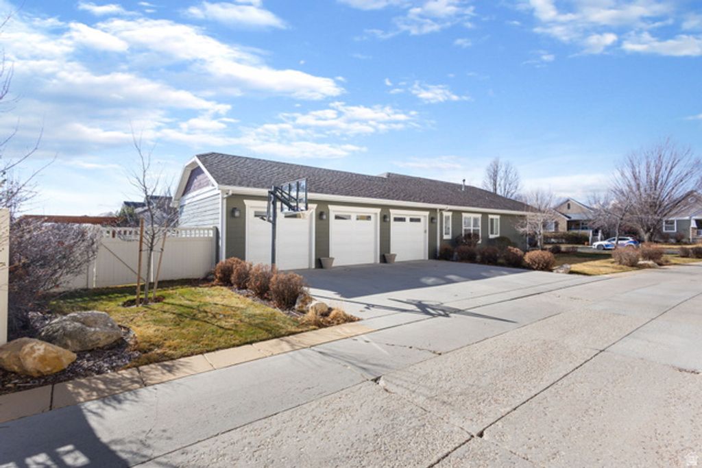 11381 S SKYLUX AVE, South Jordan, UT 84009