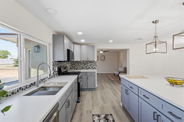 661 Jarales Road A, Belen, NM 87002